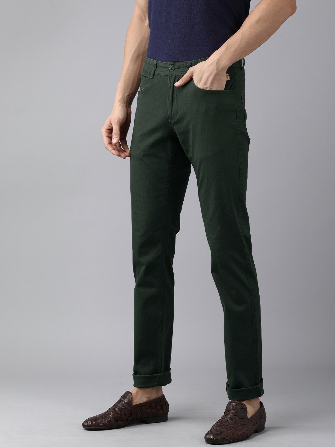 

Van Heusen Sport Men Olive Green Solid Tapered Fit Regular Trousers