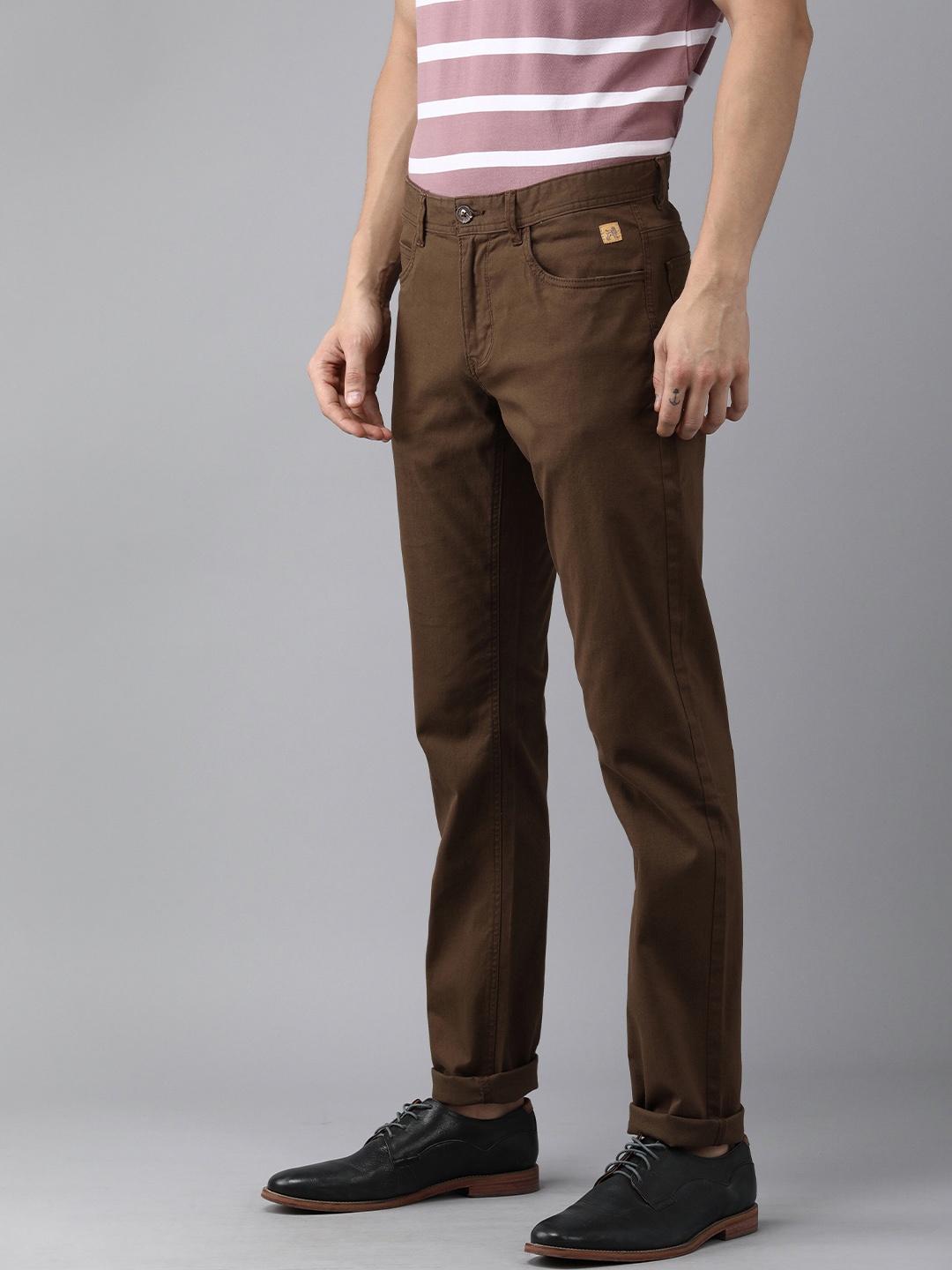 

Van Heusen Sport Men Brown Solid Tapered Fit Regular Trousers