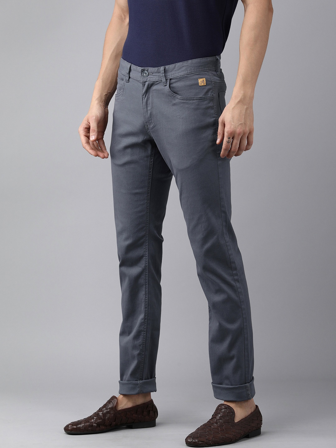 

Van Heusen Sport Men Blue Solid Tapered Fit Regular Trousers