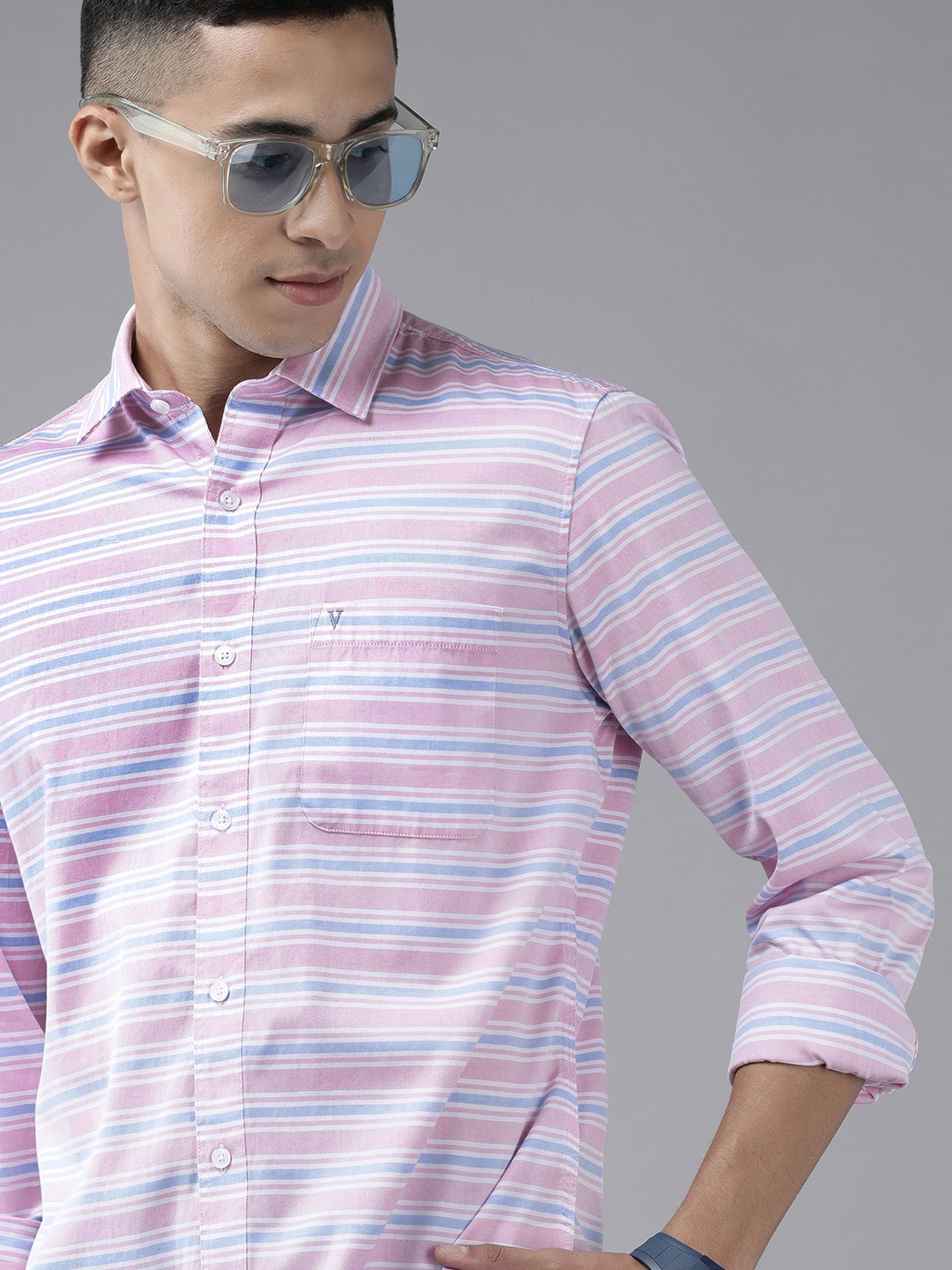 

Van Heusen Sport Men Pink & Blue Slim Fi Striped Pure Cotton Casual Shirt