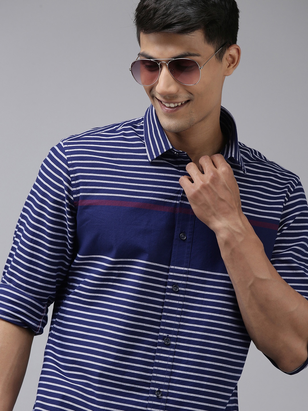 

Van Heusen Sport Men Navy Blue & Grey Slim Fit Striped Pure Cotton Casual Shirt