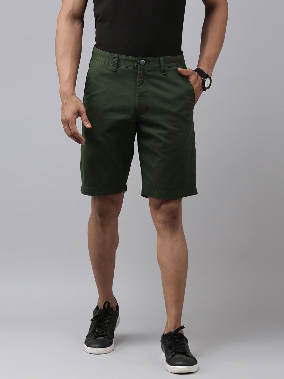 

Van Heusen Sport Men Olive Green Solid Low-Rise Regular Shorts