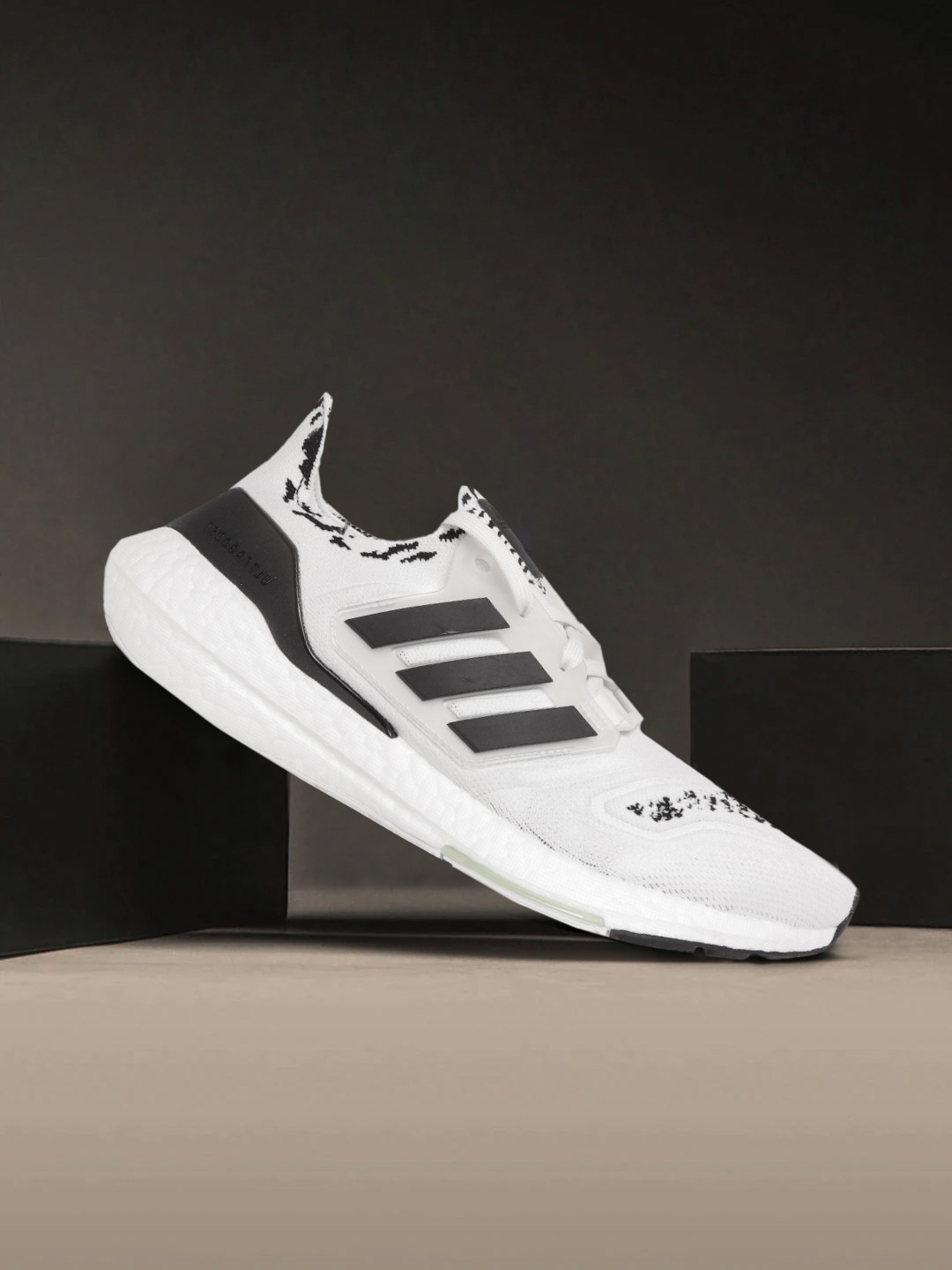 

ADIDAS Men White & Black Woven Design Ultraboost 22 Running Shoes