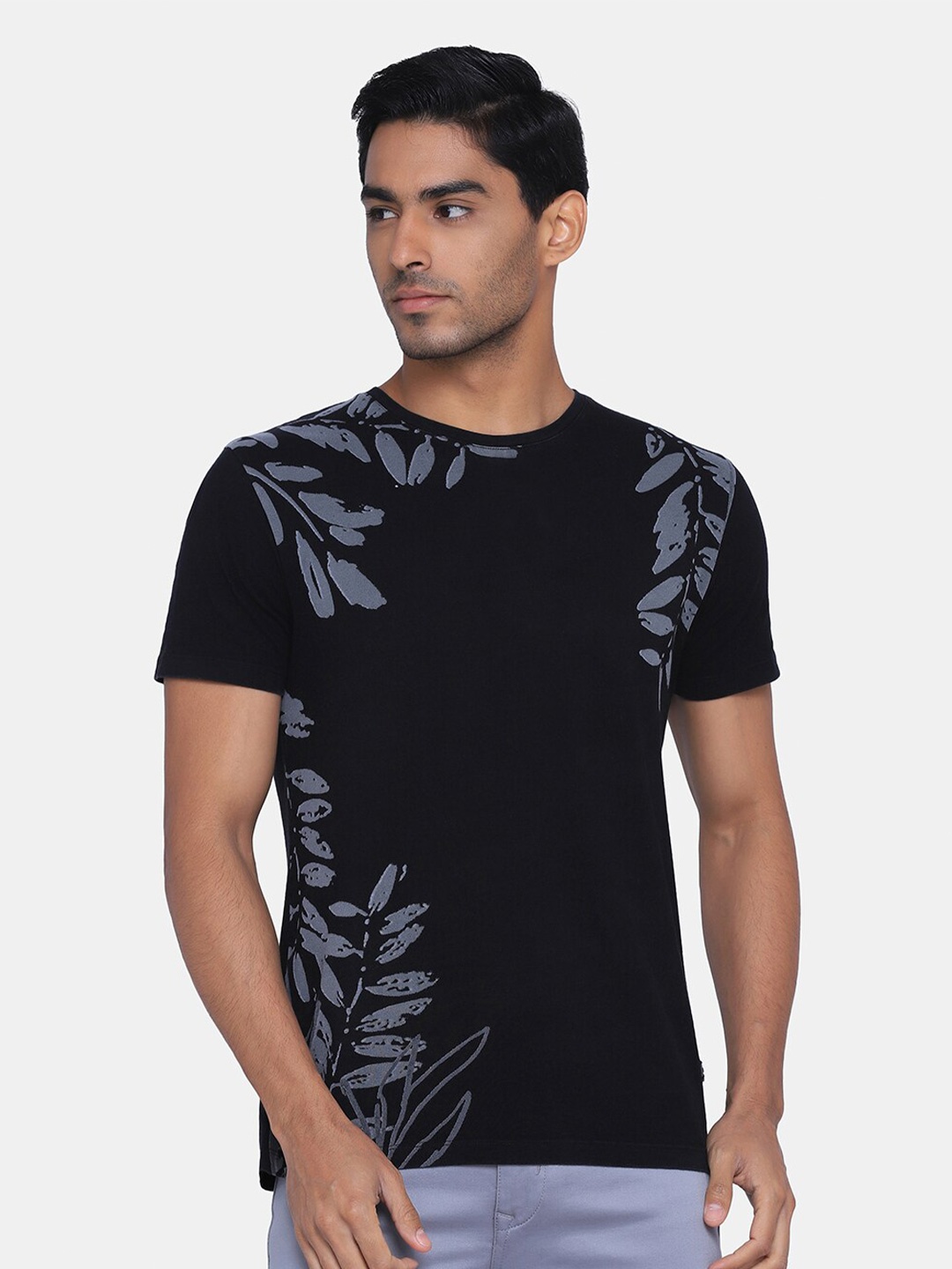 

Blackberrys Men Black & Grey Floral Printed Slim Fit T-shirt