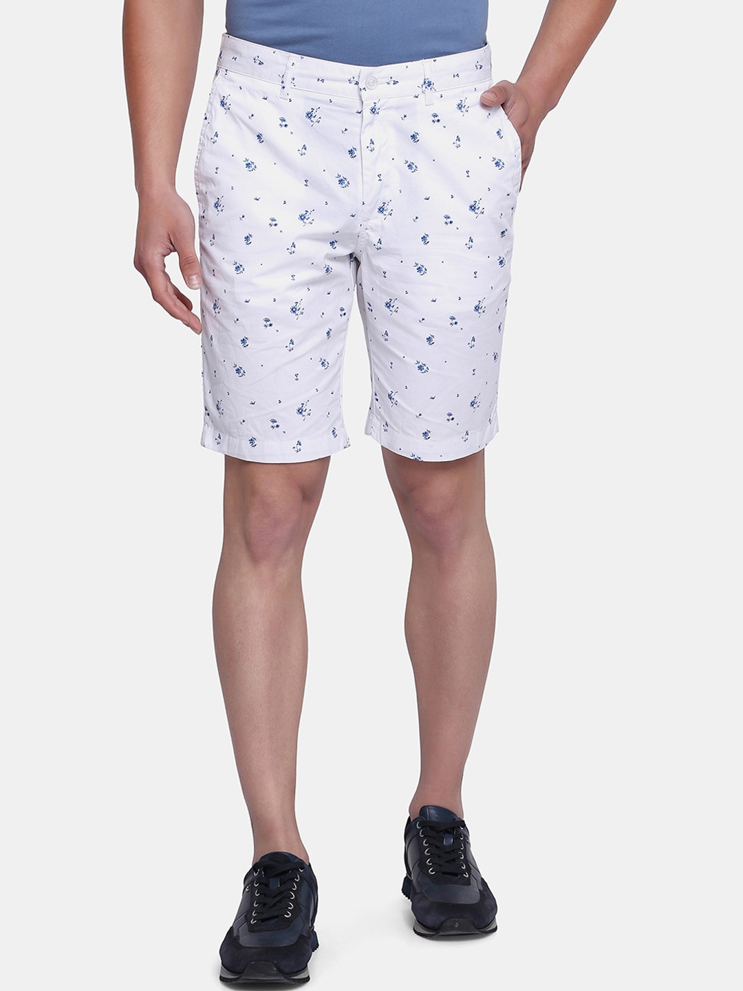 

Blackberrys Men White Floral Printed Bs-10 Slim Fit Low-Rise Shorts