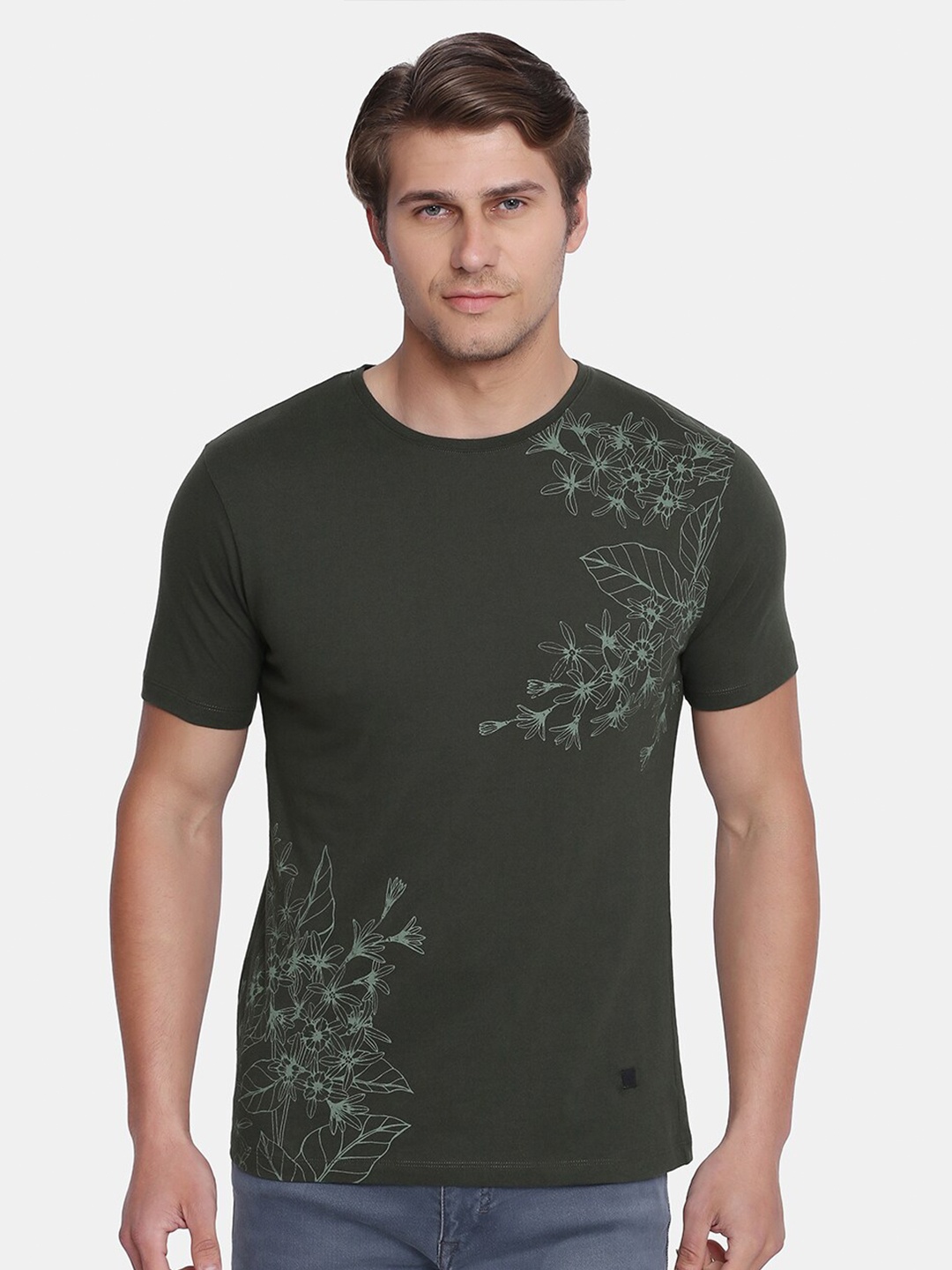 

Blackberrys Men Olive Green Floral Printed Slim Fit Cotton T-shirt