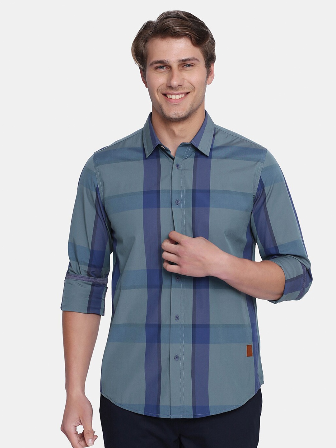 

Blackberrys Men Grey & Blue India Slim Fit Checked Cotton Casual Shirt