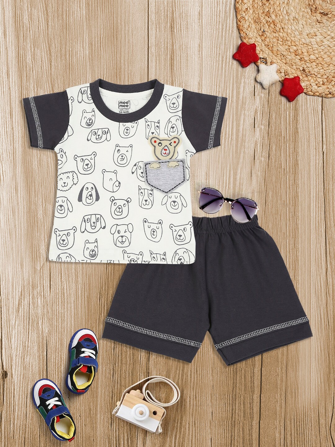 

MeeMee Boys Grey & White Printed T-shirt with Shorts