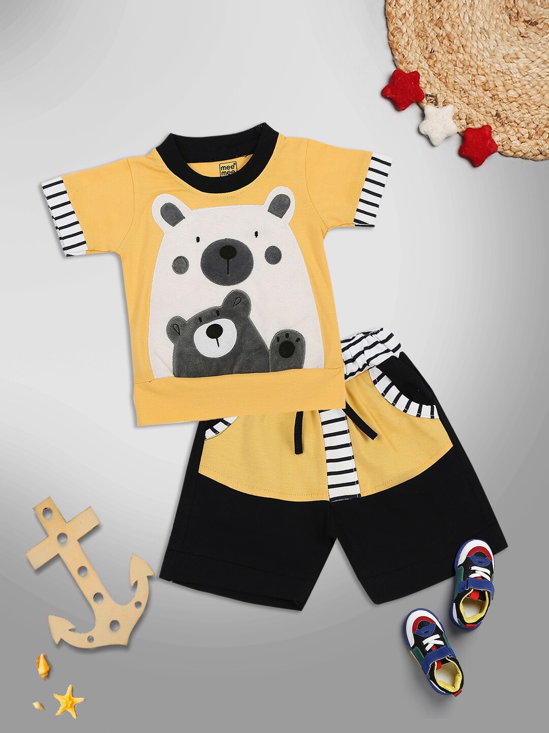 

MeeMee Boys Yellow & White Printed T-shirt with Shorts