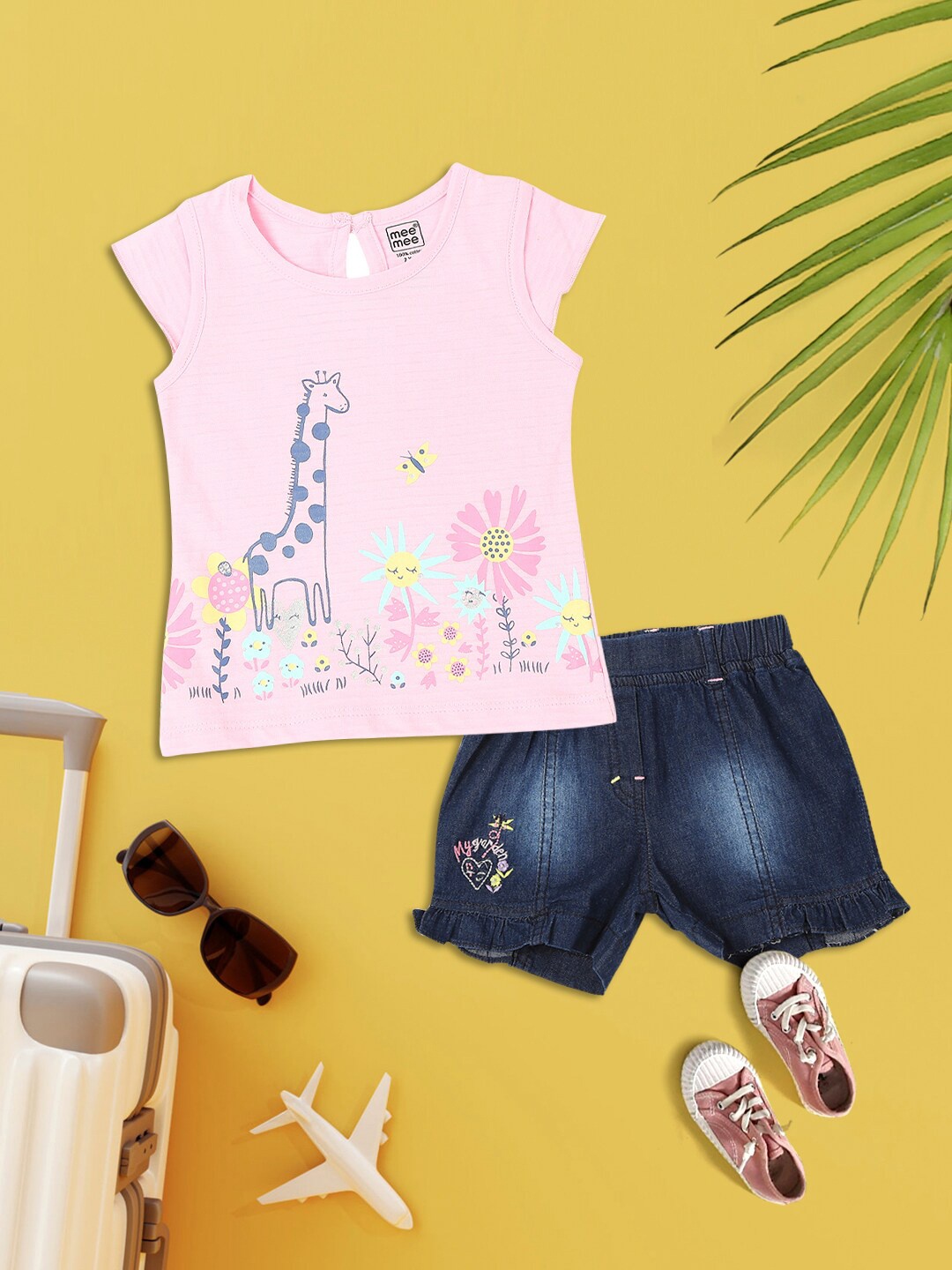 

MeeMee Girls Pink & Navy Blue Printed T-shirt with Shorts