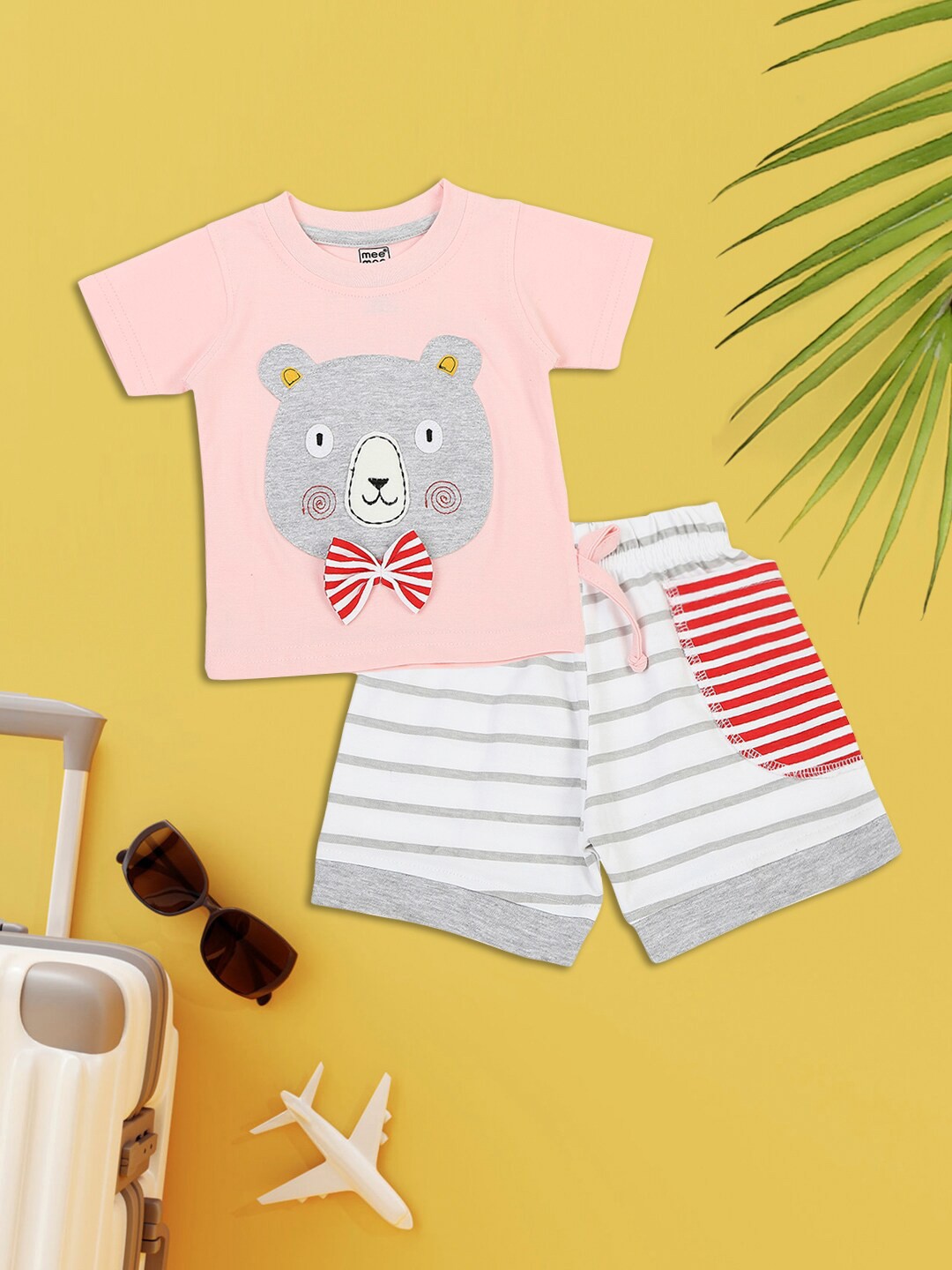 

MeeMee Boys Pink & White Printed T-shirt with Shorts