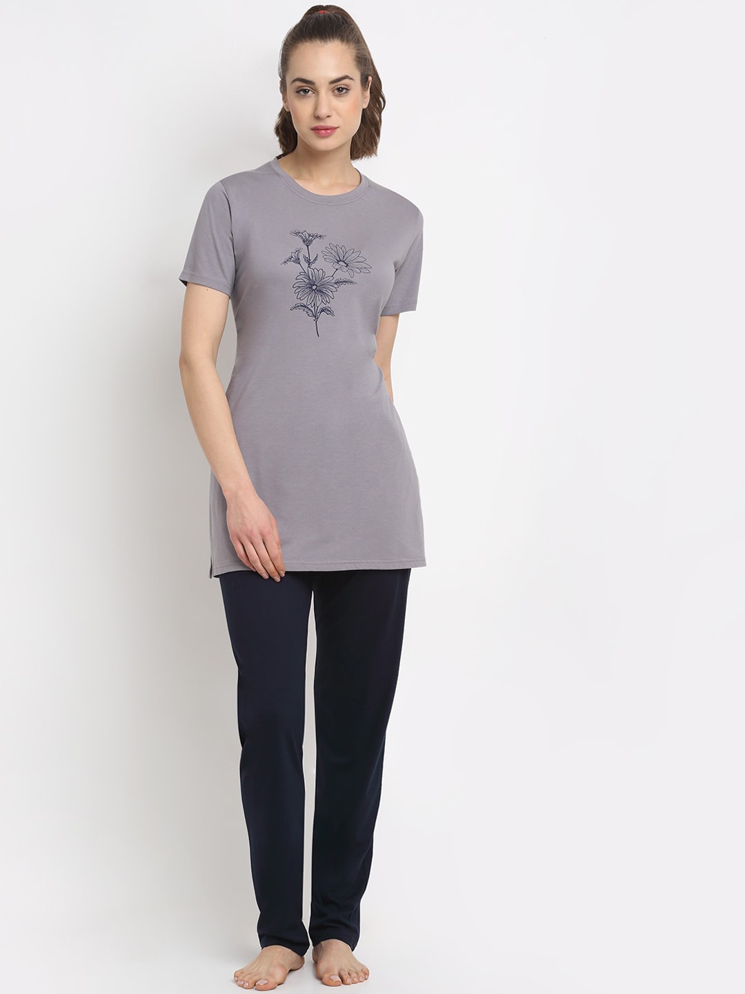 

Kanvin Women Grey & Navy Blue Printed Night suit