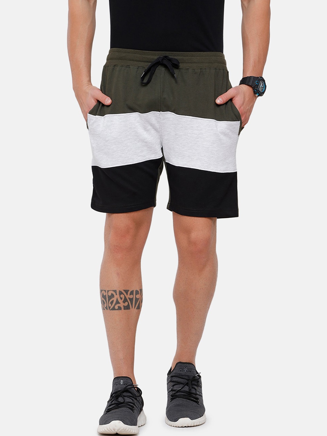 

MADSTO Men Olive Green & White Colourblocked Slim Fit Pure Cotton Shorts