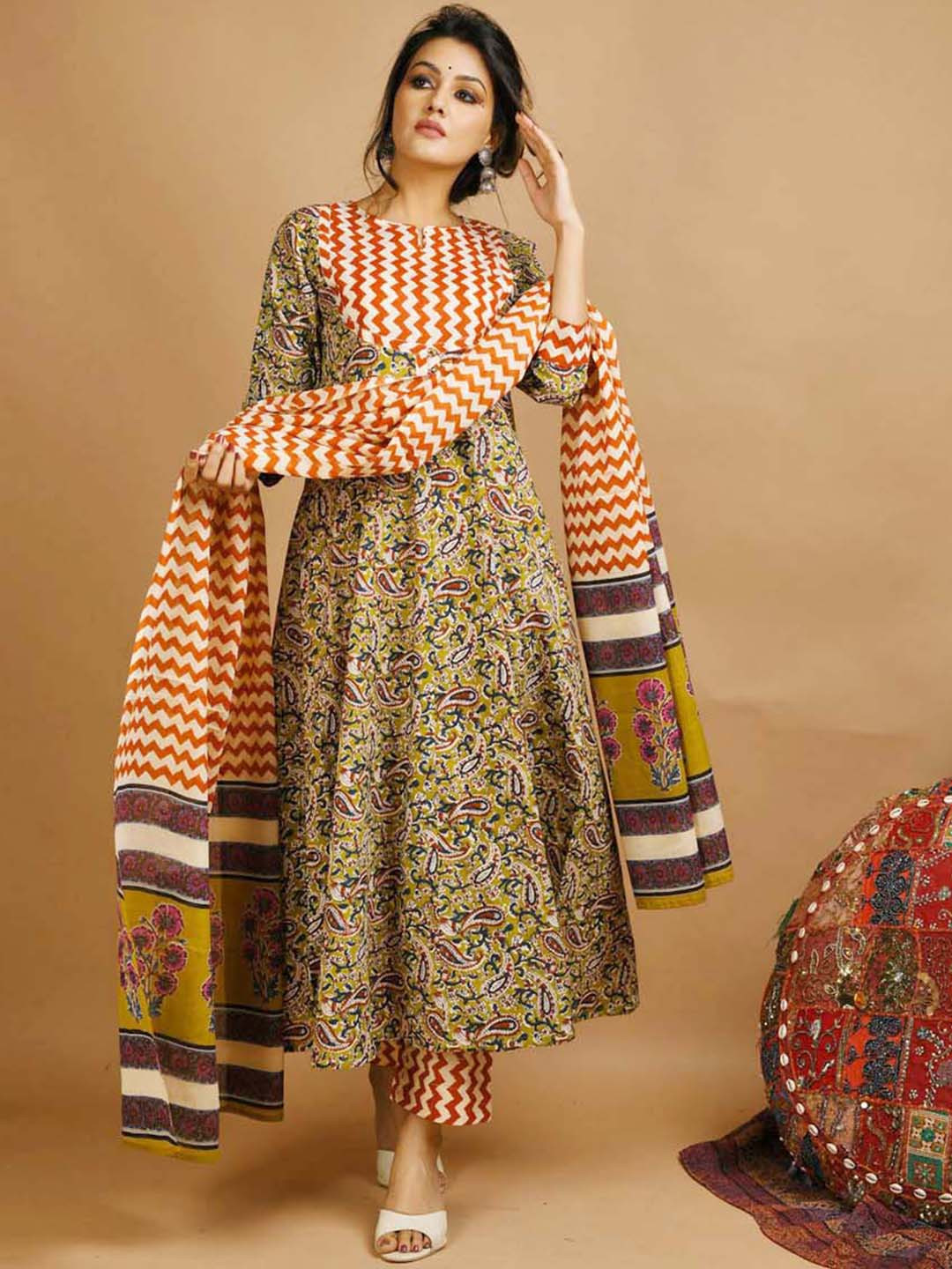 

KAAJH Women Green Ethnic Motifs Printed Layered Pure Cotton Kurta with Trousers & Dupatta