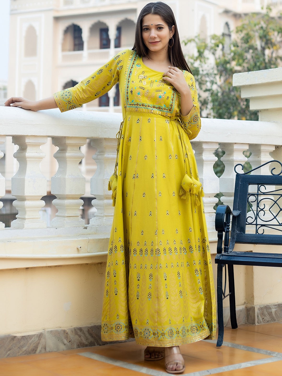 

KAAJH Women Lime Green & Gold-Toned Embroidered Anarkali Kurta
