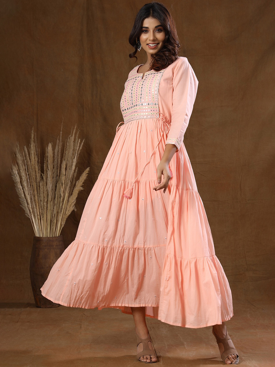 

KAAJH Women Peach-Coloured Embroidered Thread Work Cotton Anarkali Kurta