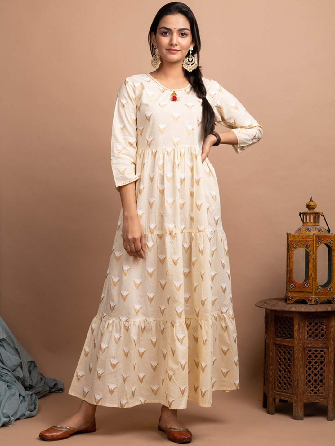 

KAAJH Women Off White Ethnic Motifs Embroidered Anarkali Kurta