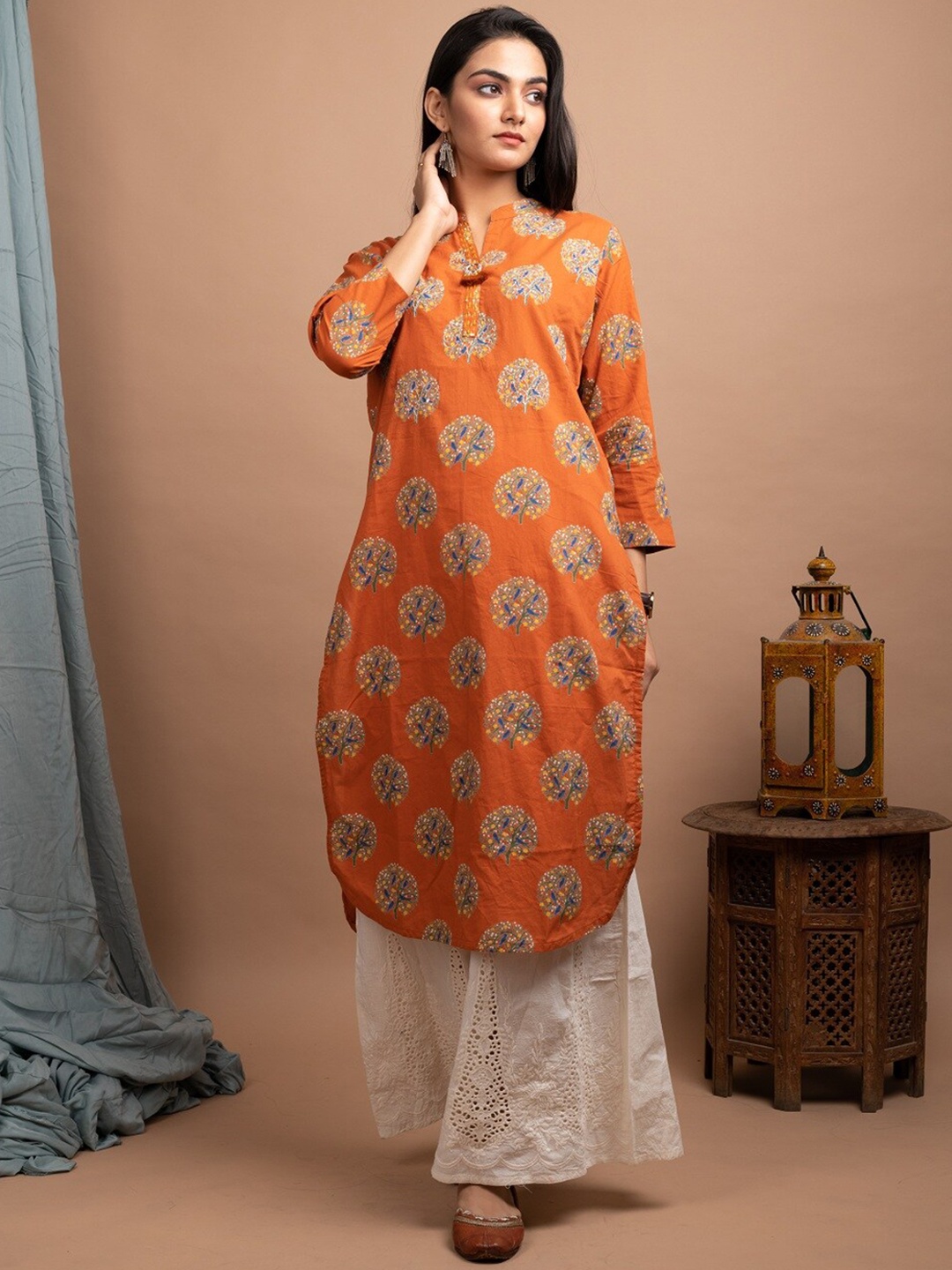 

KAAJH Women Orange Ethnic Motifs Printed Cold-Shoulder Sleeves Kurta