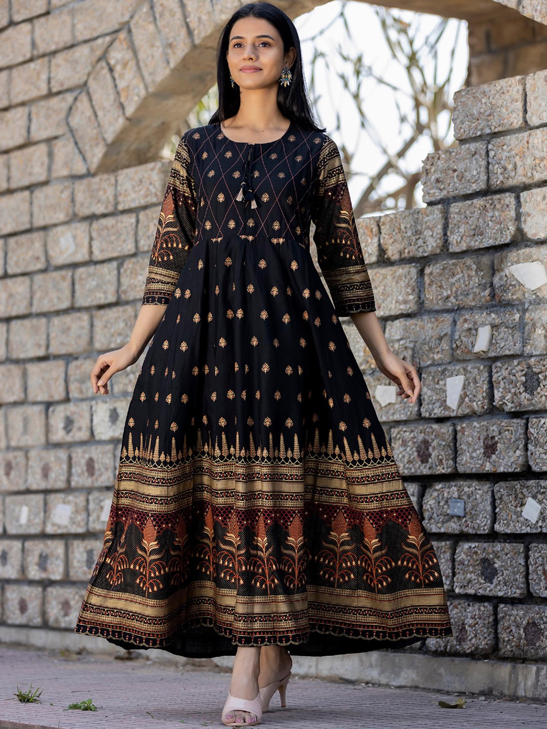

KAAJH Women Black & Orange Ethnic Print Anarkali Kurta