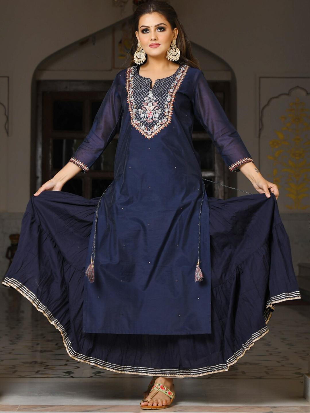 

KAAJH Women Blue Muslin Silk Embroidered Kurta