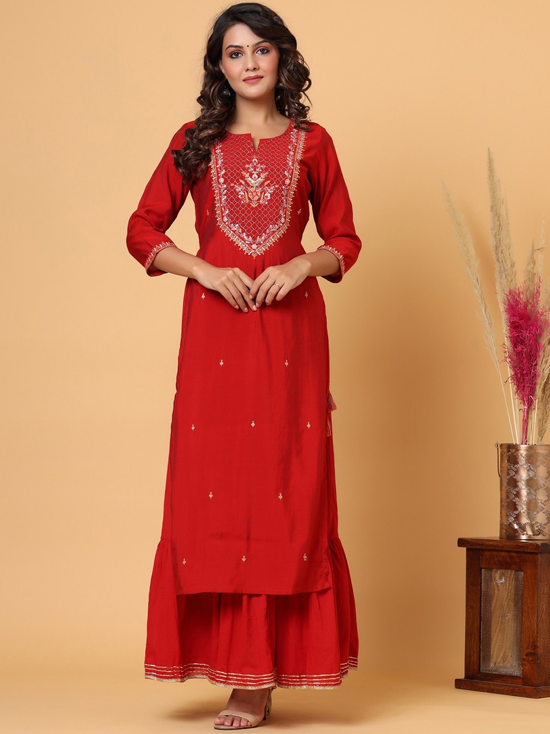 

KAAJH Women Women Red Muslin Silk Embroidered Kurta