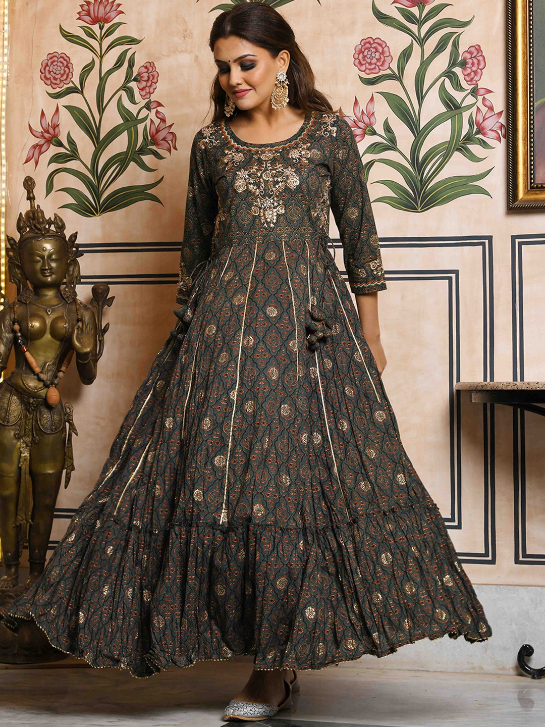 

KAAJH Women Green Floral Embroidered Thread Work Pure Cotton Kurta