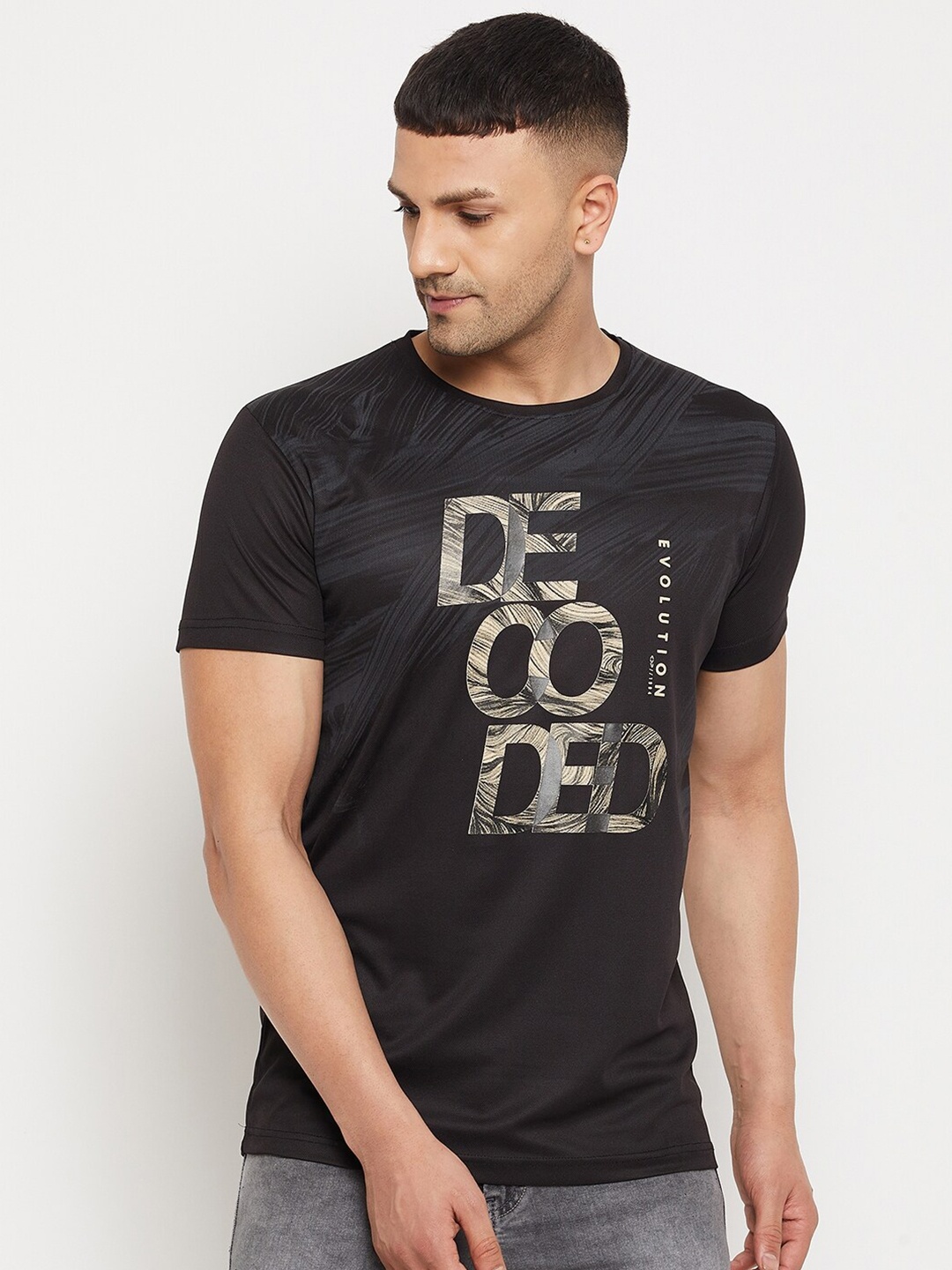 

Parcel Yard Men Black Typography Printed Outdoor T-shirt