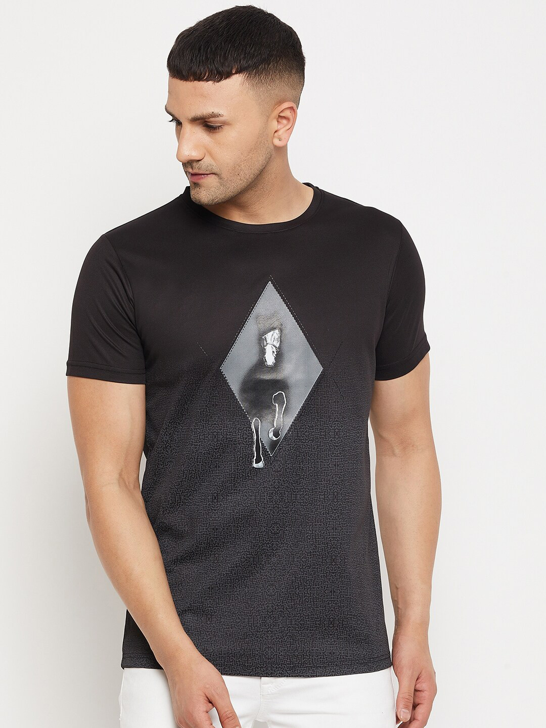

Parcel Yard Men Black Printed T-shirt