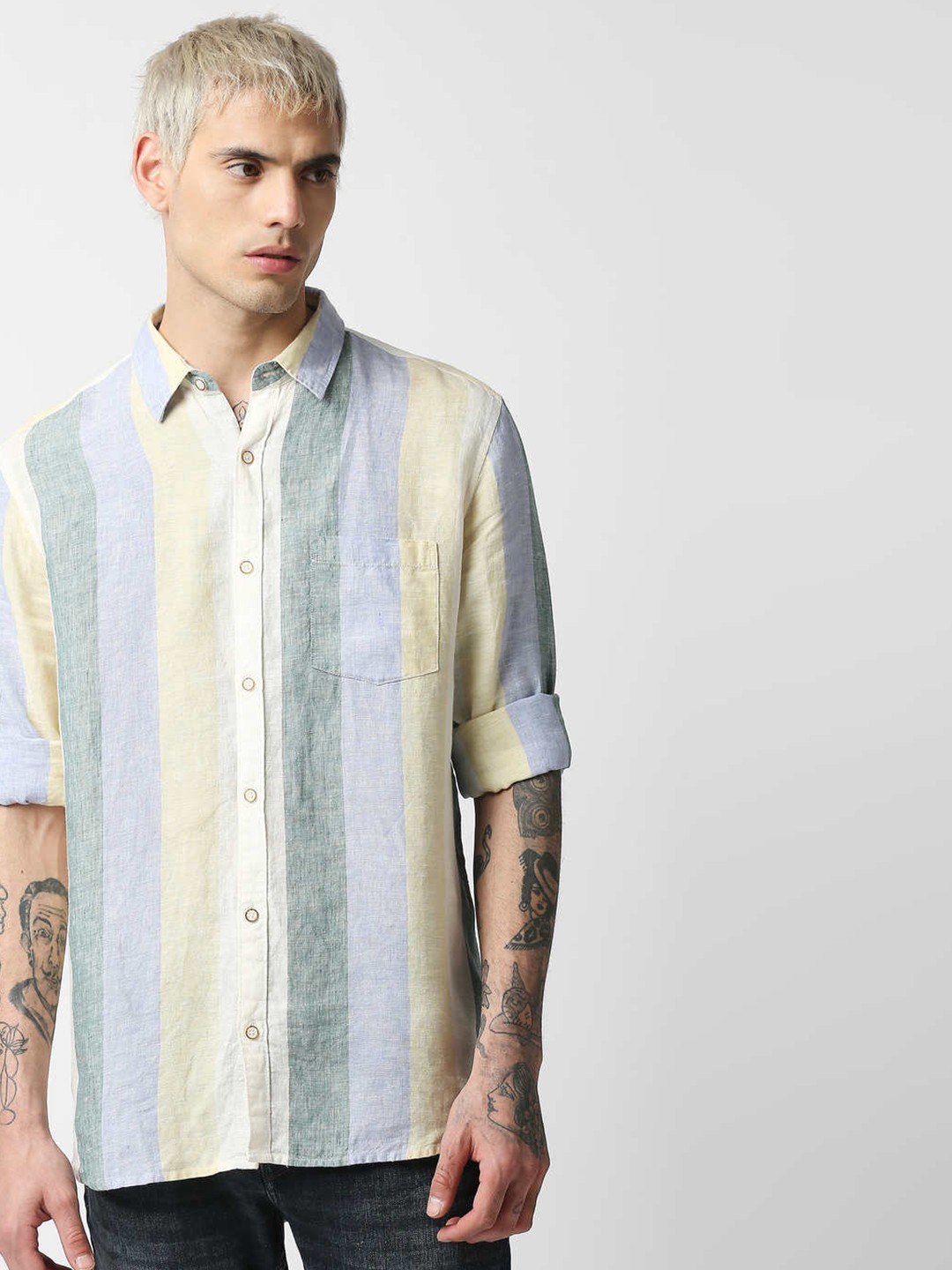 

Pepe Jeans Men Blue Striped Linen Casual Shirt