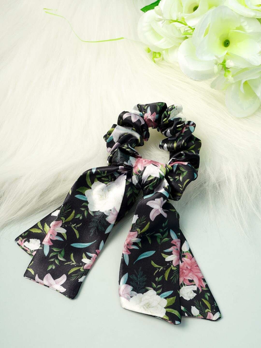 

Ferosh Women Black & White Ponytail Holders