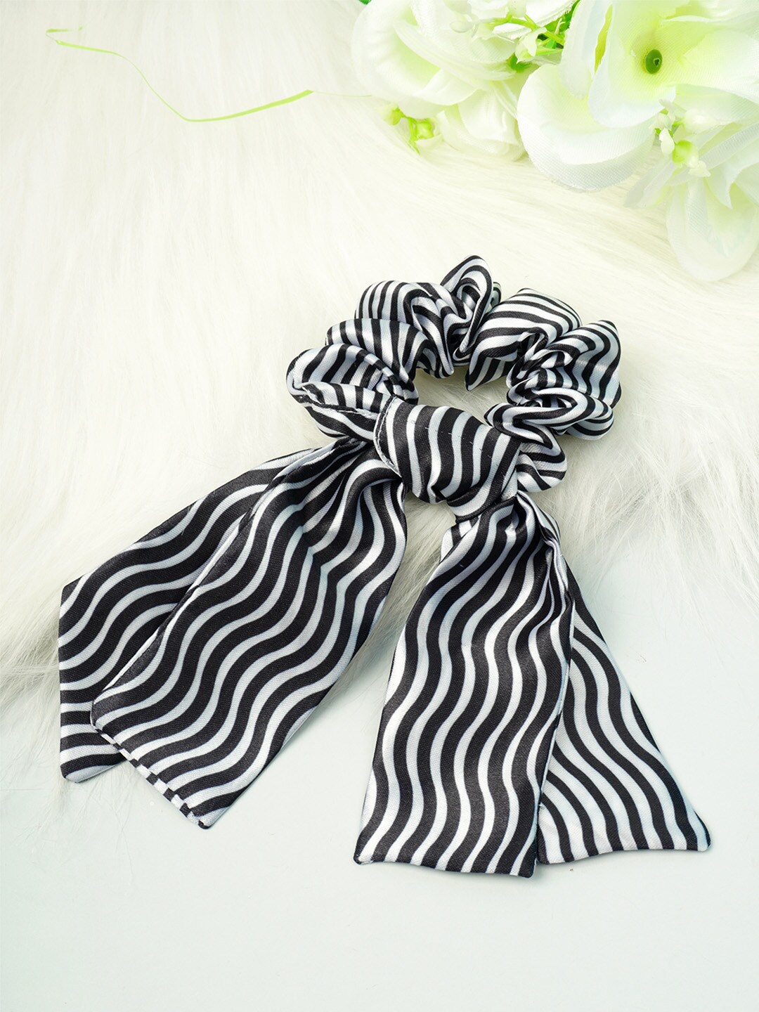 

Ferosh Women Black & White Striped Tail Scrunchie