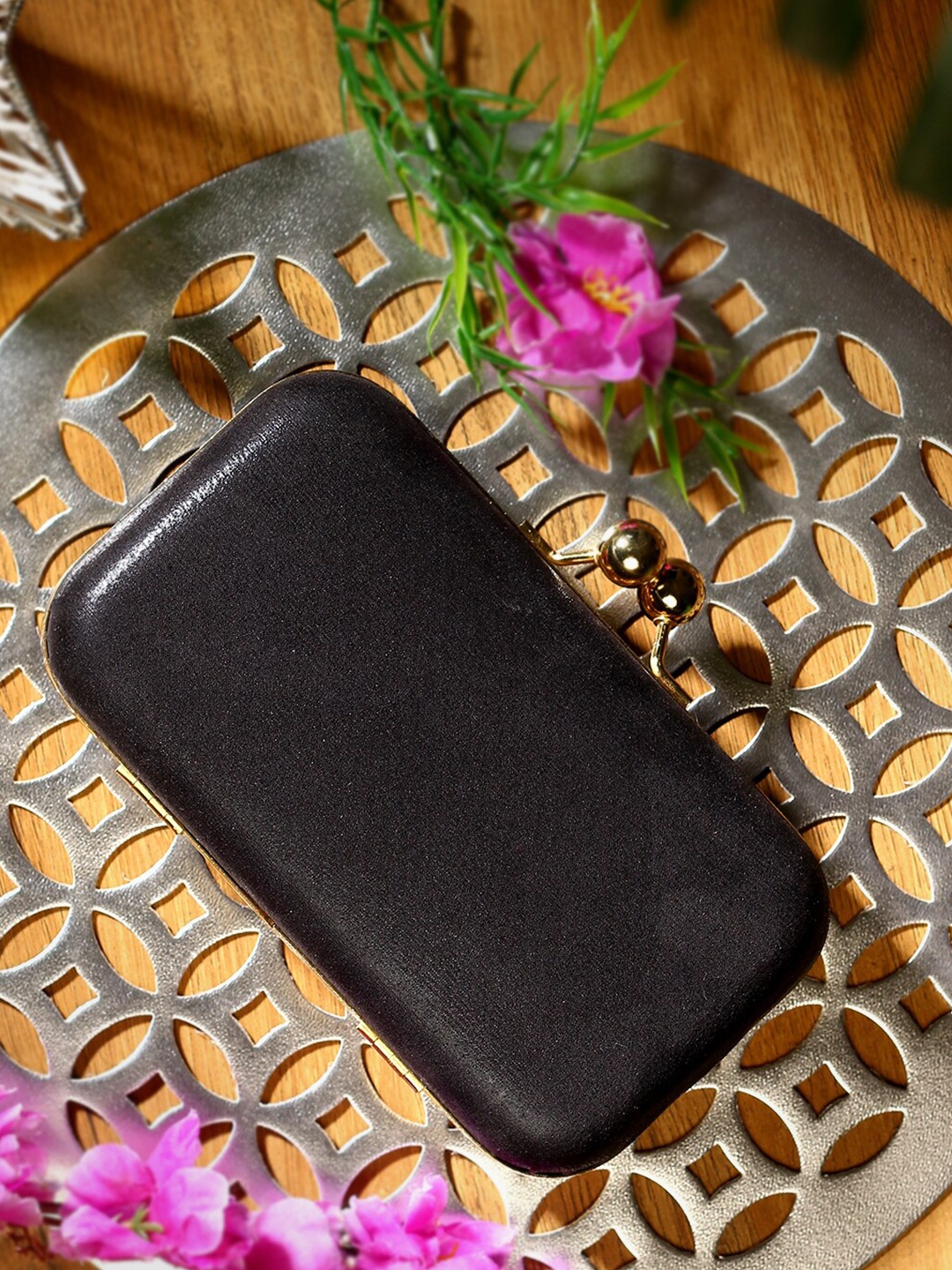 

TRINK Black & Gold-Toned Solid Box Clutch