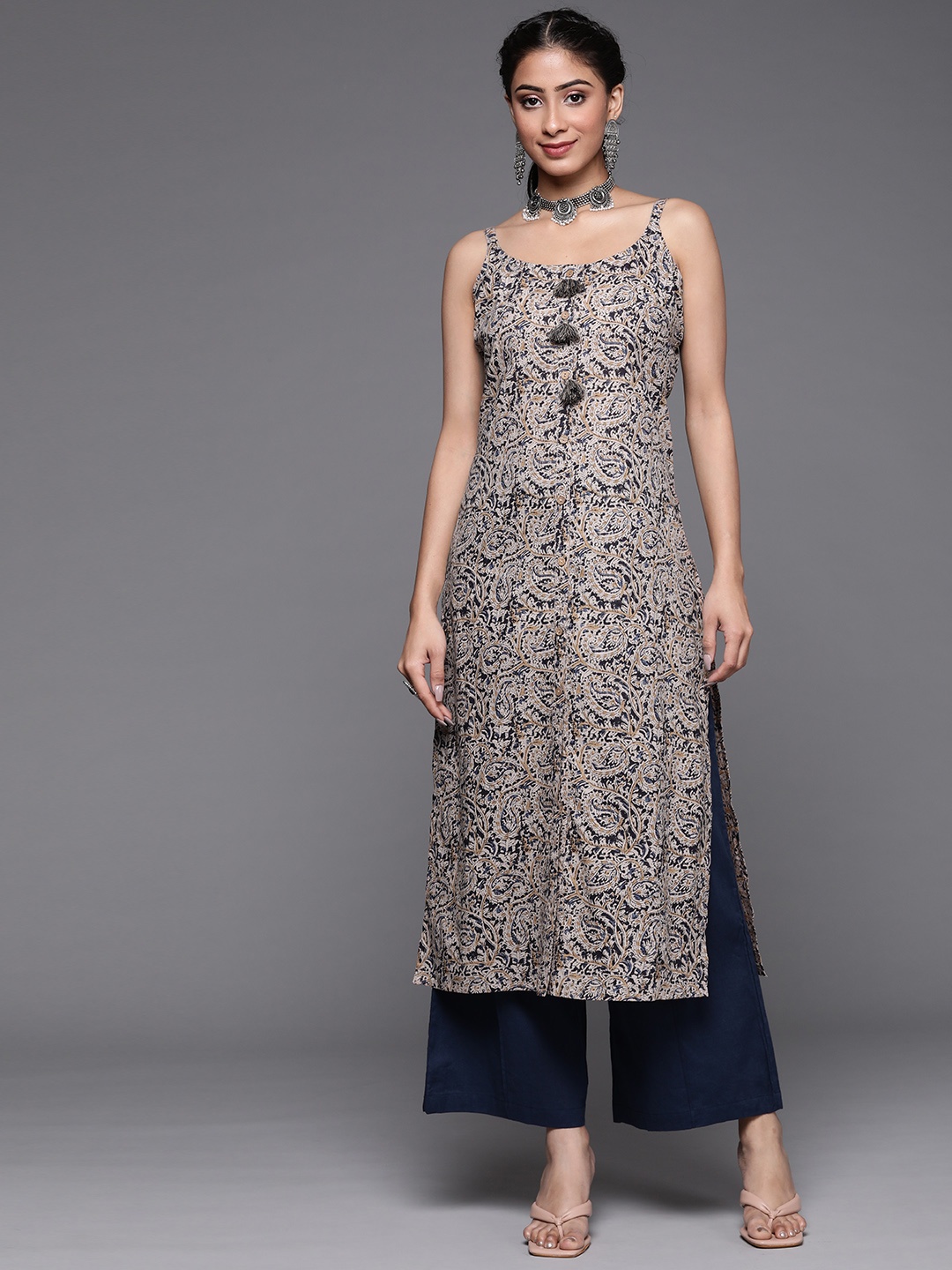 

Varanga Women Beige & Navy Blue Paisley Printed Kurta