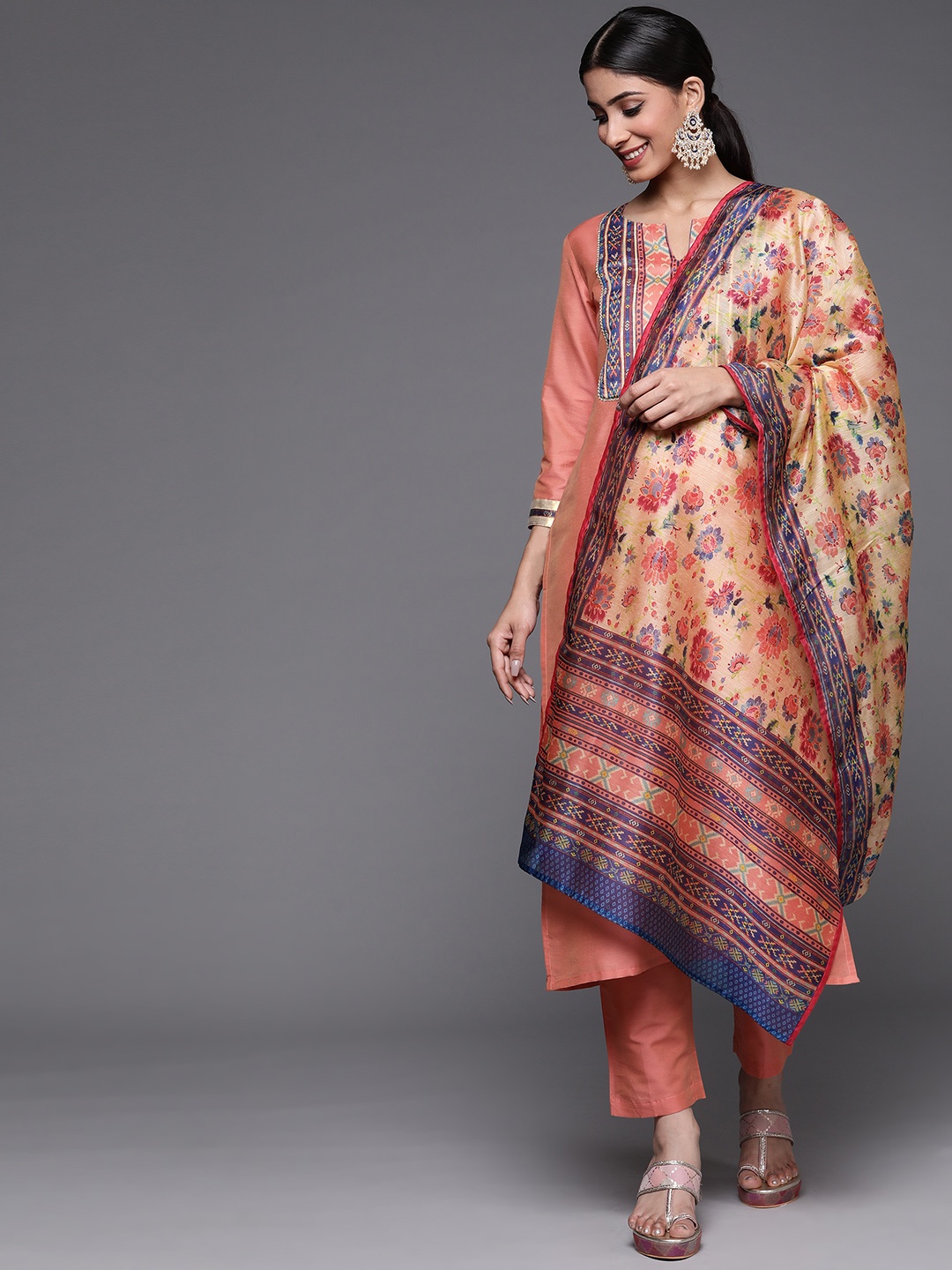 

Varanga Women Peach-Coloured Ethnic Motifs Printed Kurta with Trousers & Dupatta