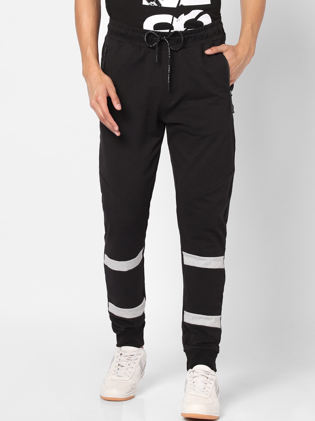 

Street Armor by Pantaloons Men Black & White Solid Relaxed-Fit Joggers
