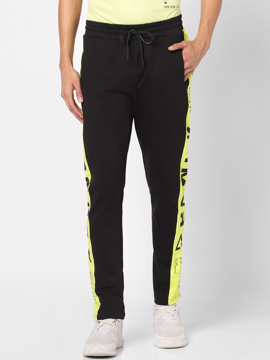 

Street Armor by Pantaloons Men Black & Yellow Solid Slim-Fit Track Pants