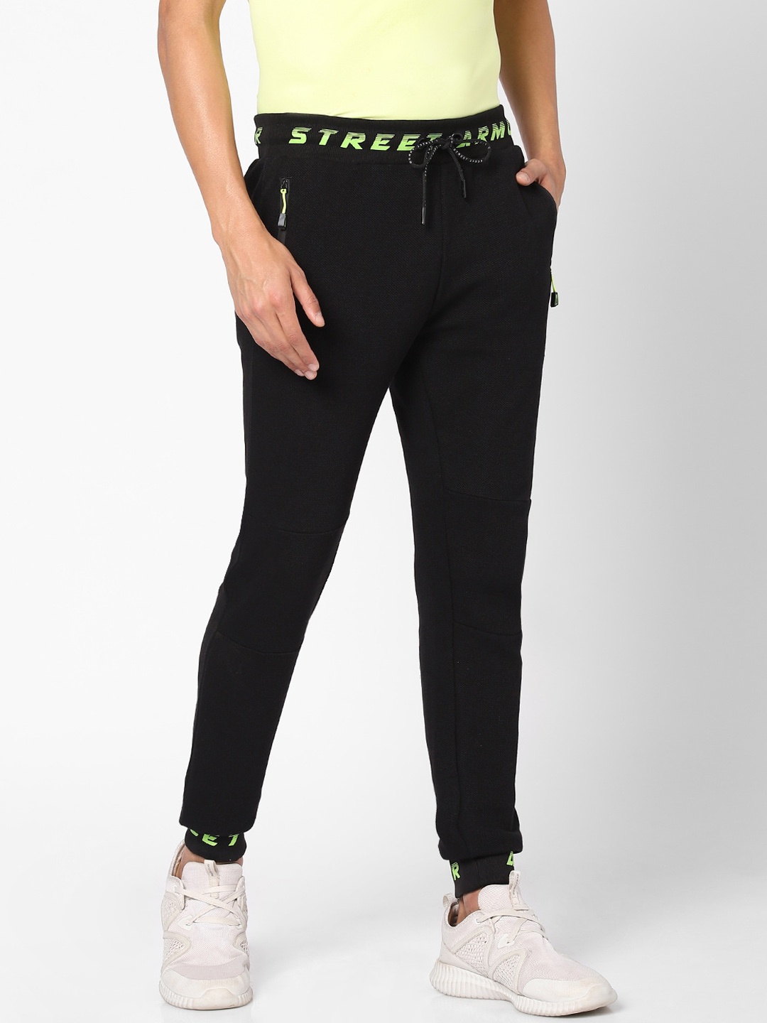 

Street Armor by Pantaloons Men Black Solid Relaxed Fit Joggers