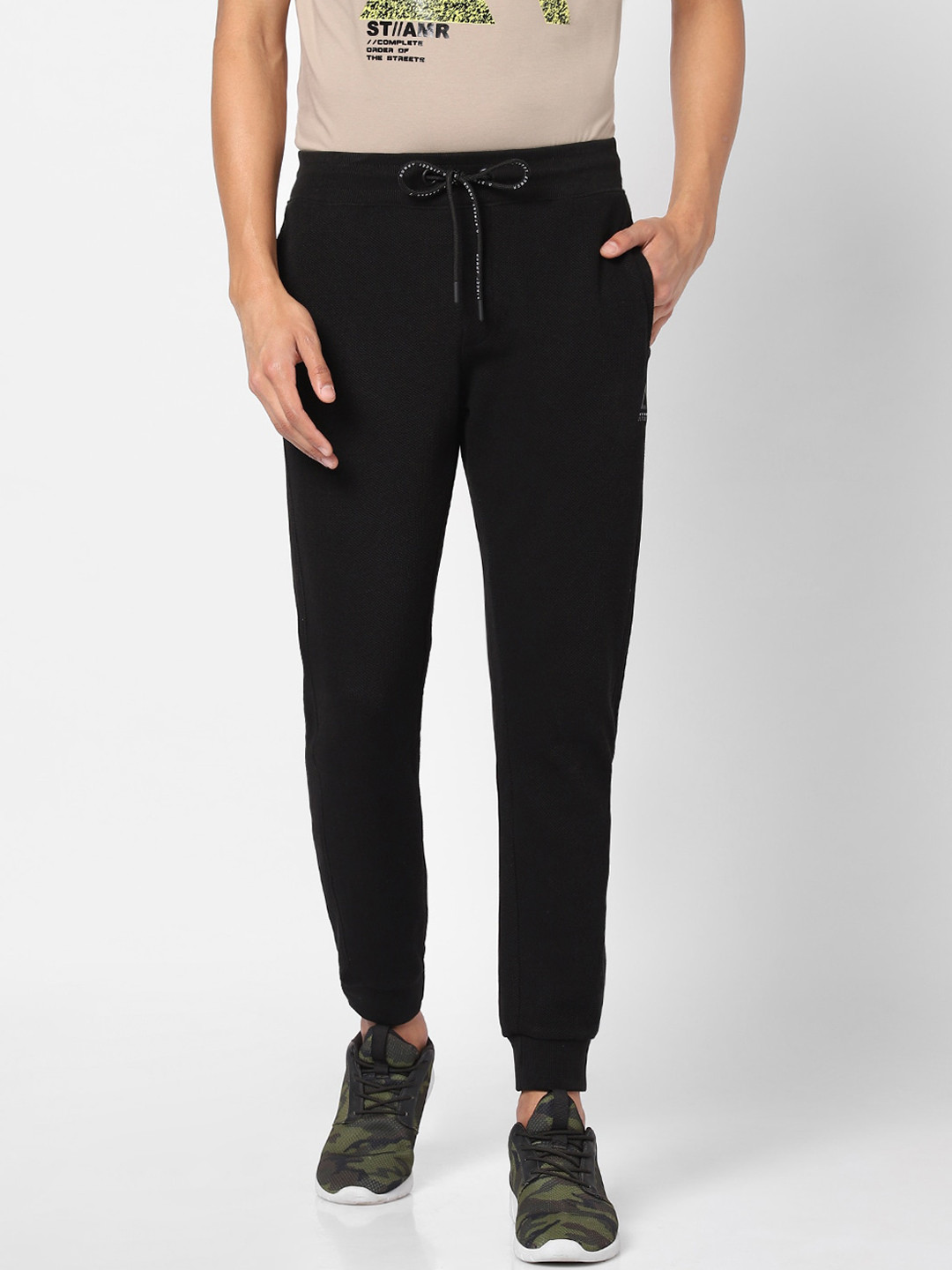 

Street Armor by Pantaloons Men Black Solid Relaxed Fit Joggers