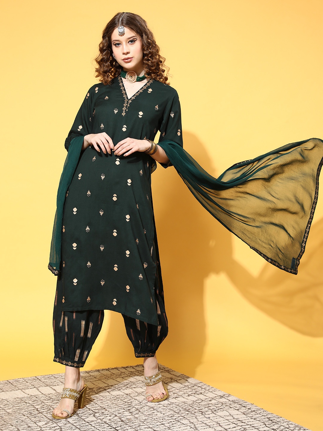 

Libas Green & Golden Ethnic Motif Printed Kurta Set
