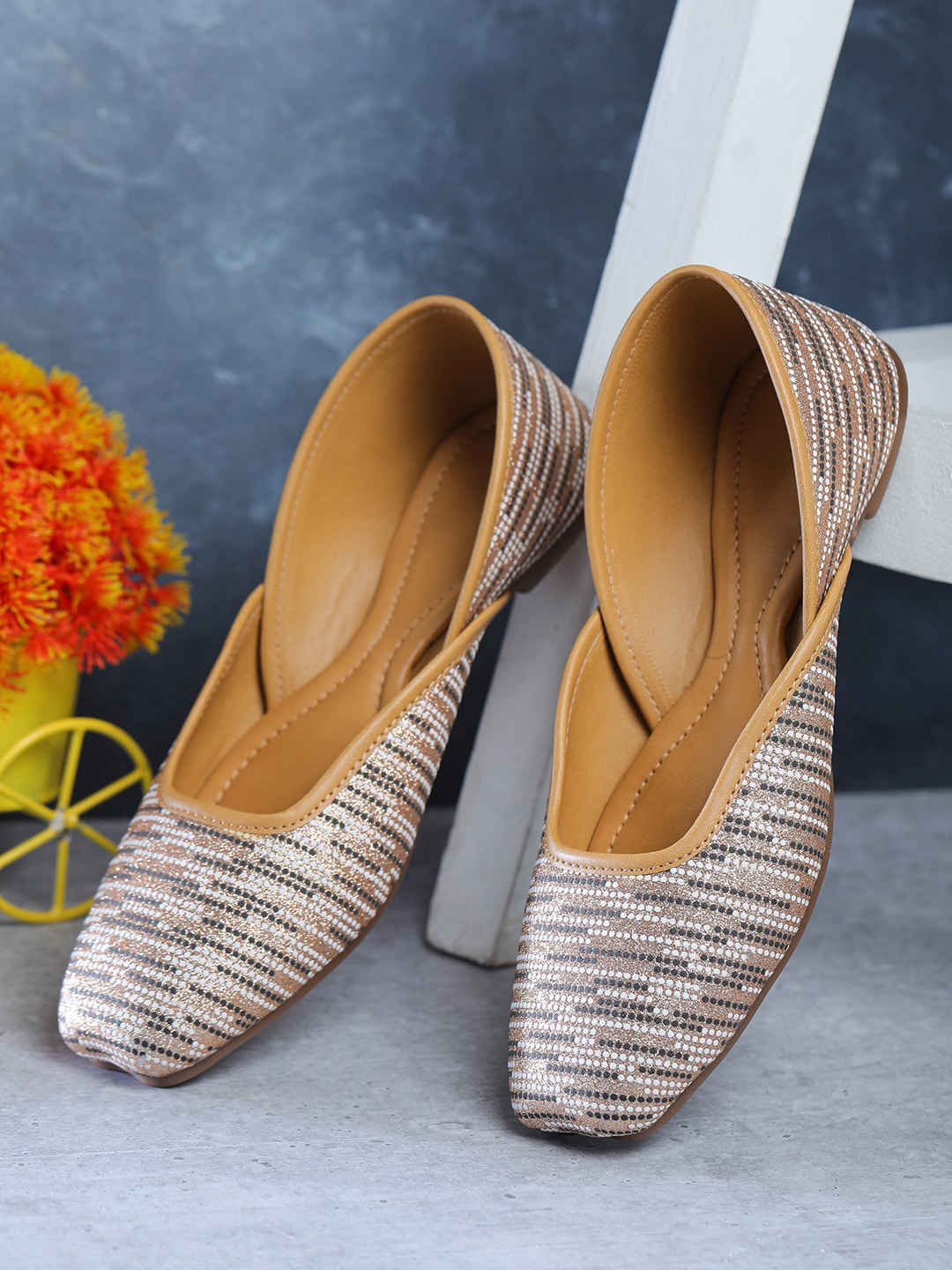 

HASTEN Women Gold-Toned Ballerinas Flats