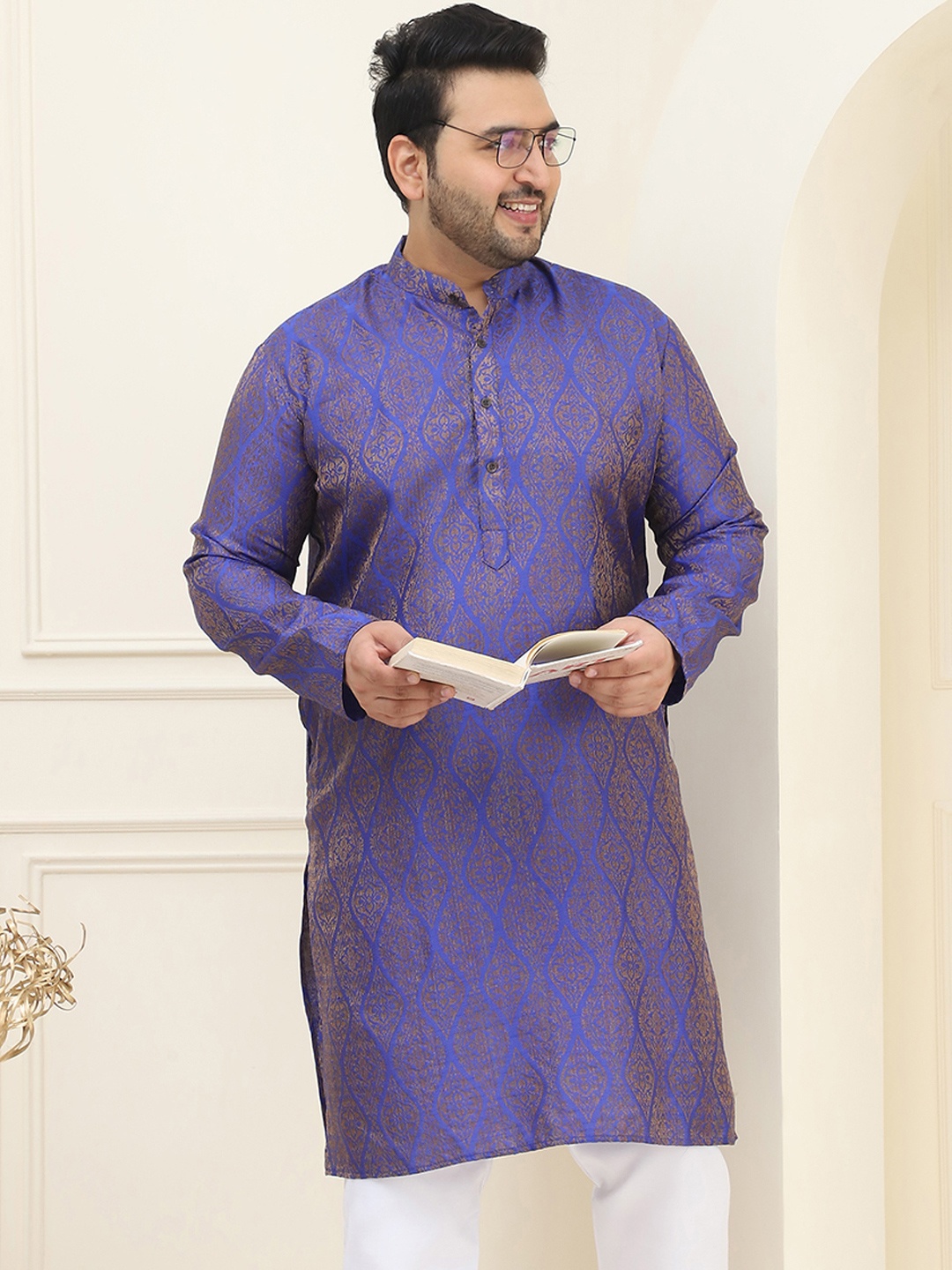 

SOJANYA PLUS Men Blue & Golden Jacquard Silk Woven Design Straight Kurta