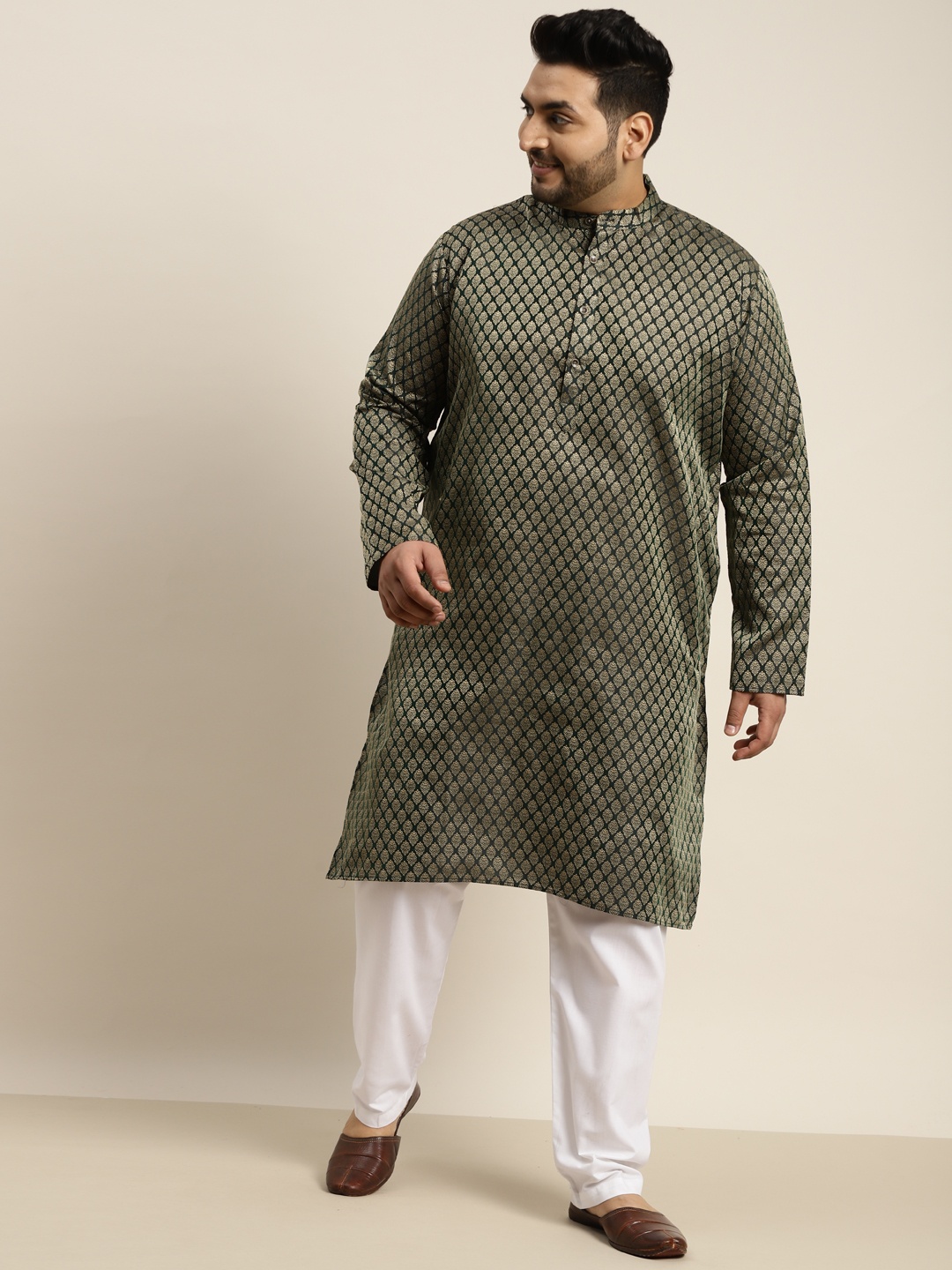 

SOJANYA PLUS Men Bottle Green & Golden Jacquard Silk Woven Design Straight Kurta