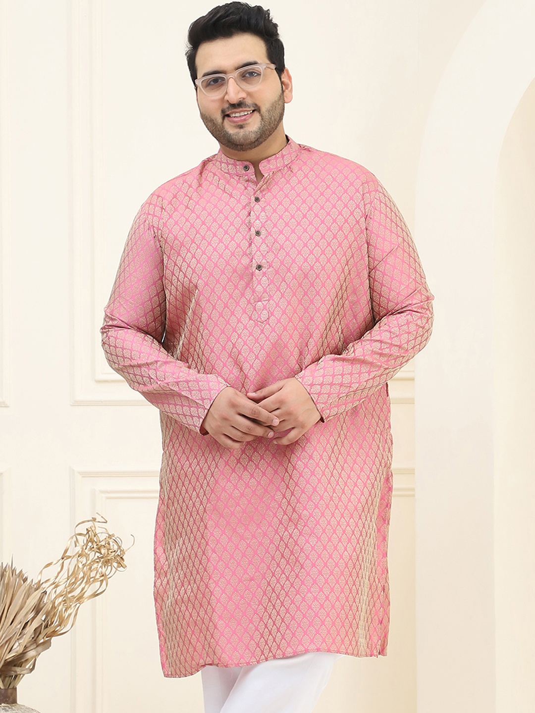 

SOJANYA PLUS Men Pink & Golden Jacquard Silk Woven Design Straight Kurta