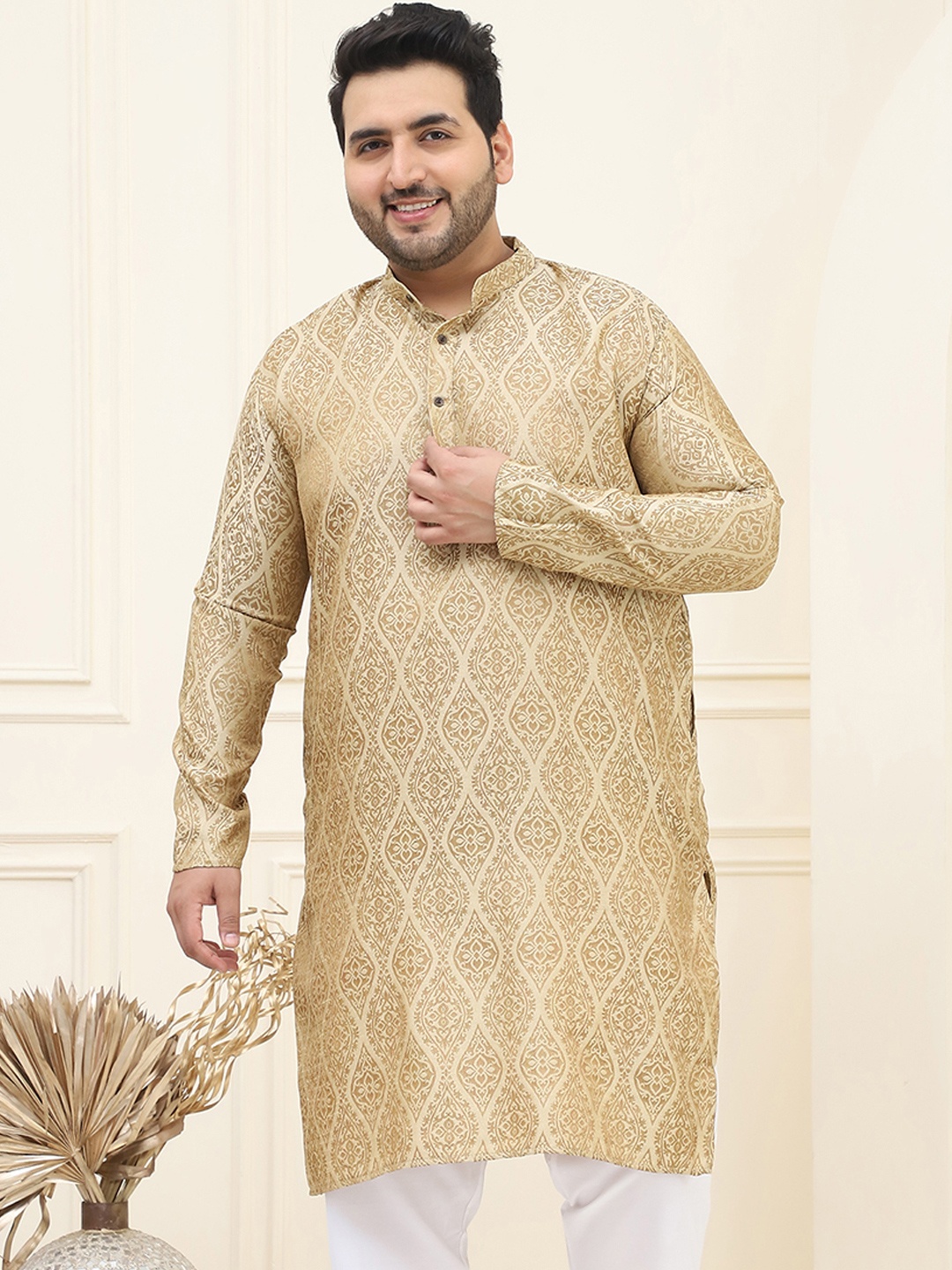 

SOJANYA PLUS Men Beige & Golden Jacquard Silk Woven Design Straight Kurta