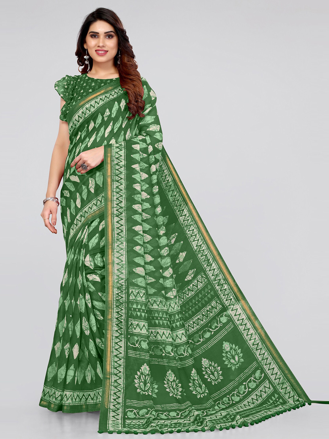 

MIRCHI FASHION Green & Off White Batik Block Print Saree