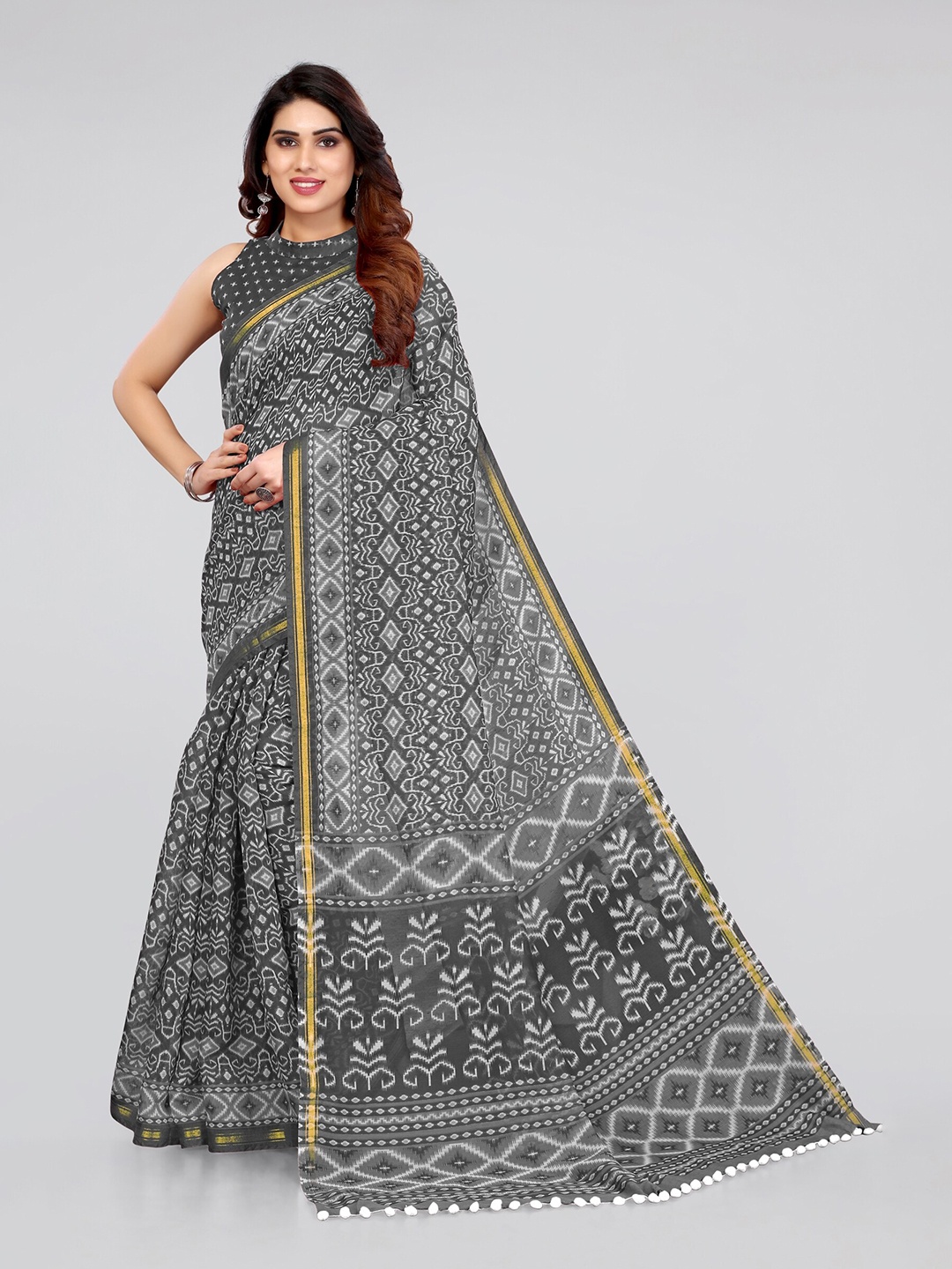 

MIRCHI FASHION Grey & White Batik Ikat Saree