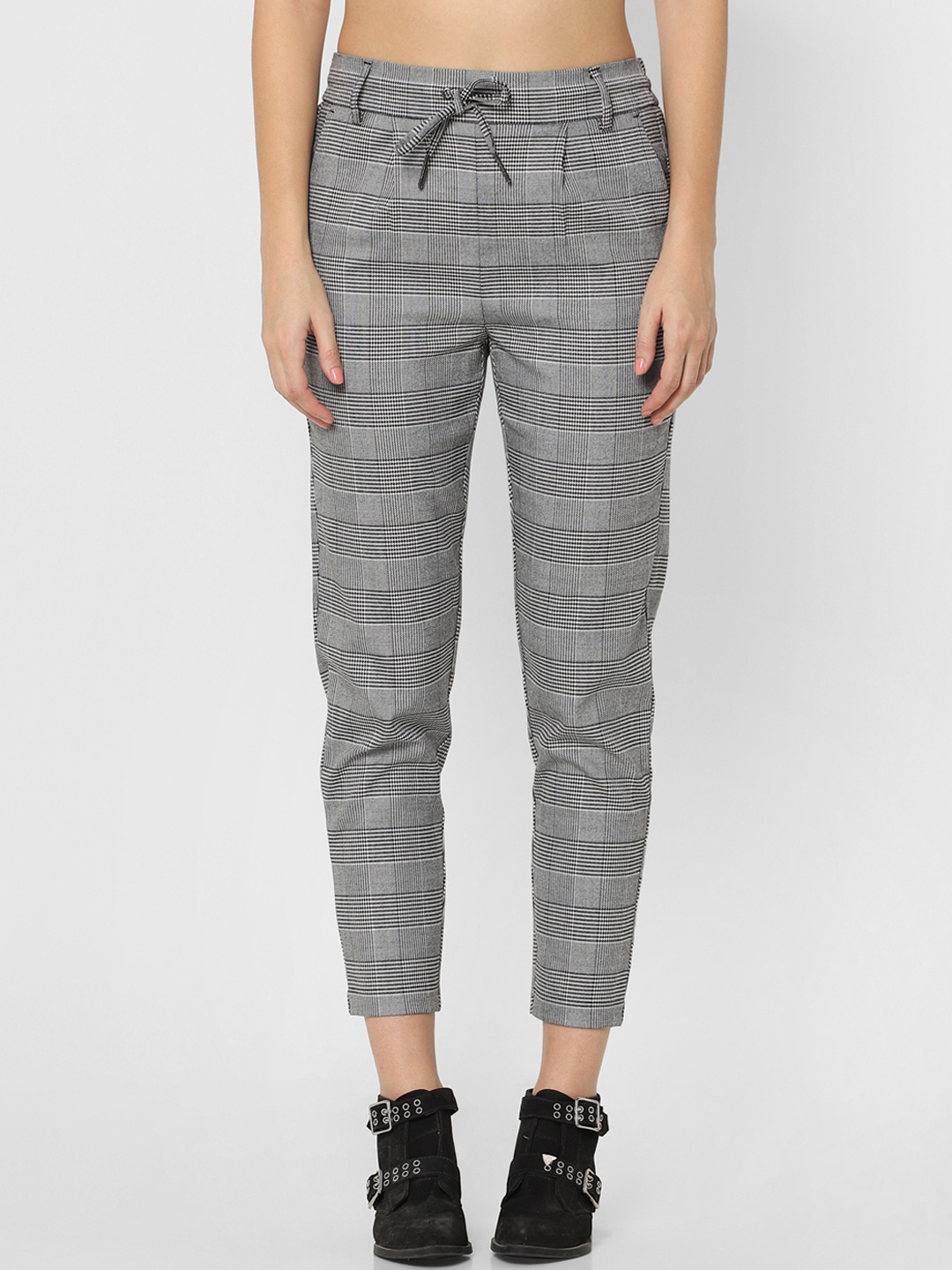 

ONLY Women Grey Checked Straight Fit Trousers