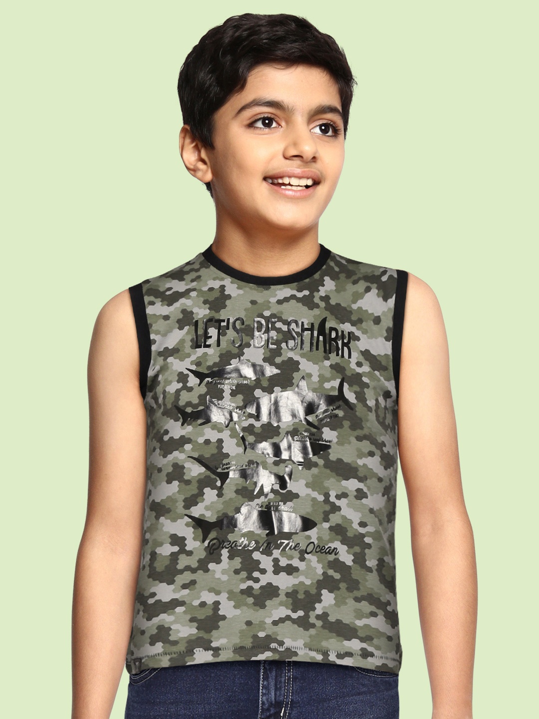 

Gini and Jony Boys Green & Black Printed Pure Cotton T-shirt