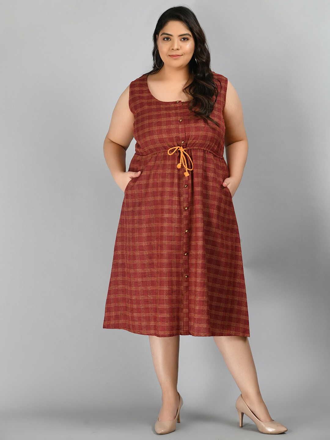 

PrettyPlus by Desinoor.com Women Plus Size Maroon Checked Midi Dress
