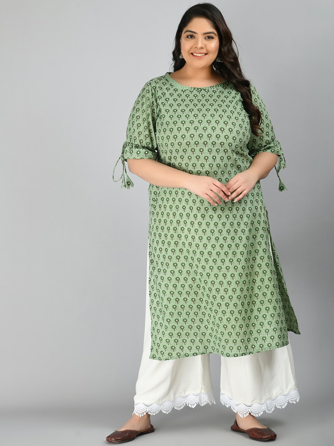 

PrettyPlus by Desinoor com Women Plus Size Green Floral Pure Cotton Printed Kurta